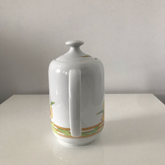 Vintage Teapot with Floral Motif Made in Japan - Picture 5 of 10